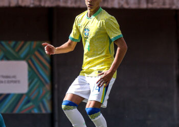 Catarinense Enzo mira sequência no Internacional/RS e sonha com novo chamado para a Seleção Brasileira