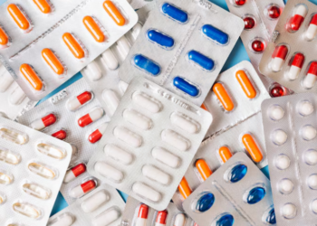 Como manter medicamentos organizados e armazenados corretamente dentro de casa