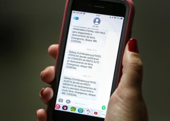 População de Salvador pode se cadastrar para receber via SMS alertas da Codesal sobre fortes chuvas