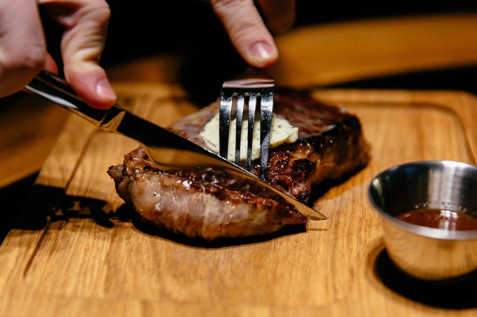 Proteína em excesso pode prejudicar os rins: médica explica os riscos por trás das dietas da moda
