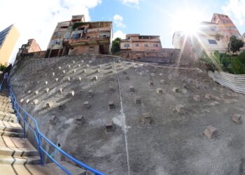 Contenção de encosta inaugurada pela Prefeitura traz segurança e tranquilidade a moradores do Garcia