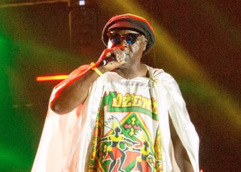 Morre o cantor George Chocolate, do bloco afro Muzenza, aos 63 anos