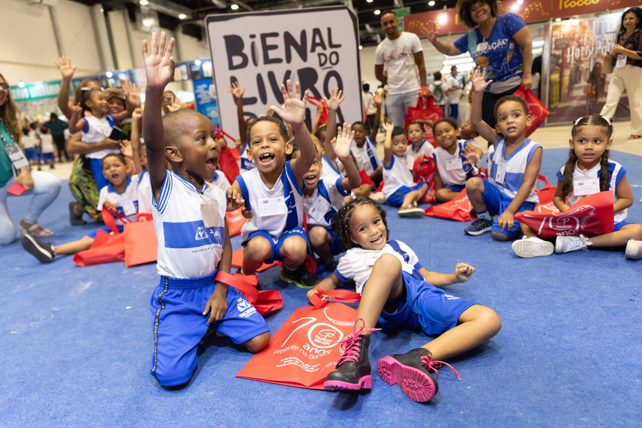 Prefeitura patrocina Bienal do Livro da Bahia e garante acesso gratuito, vale-livros e ações culturais para estudantes e professores