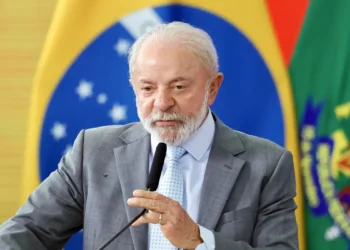 Lula critica ameaças de Trump ao mundo e defende papa Leão XIV