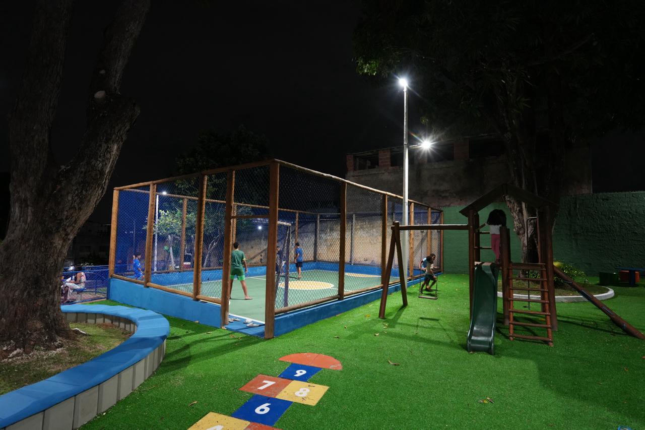 Prefeitura entrega praça requalificada no Cabula com quadra, parque infantil e área de lazer para moradores