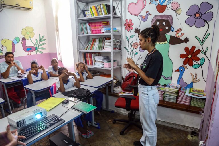 Professor-Na-Escola_Fot-Bruno-Concha_Secom_Pms-7