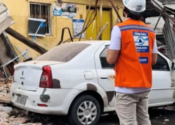 Ribeira: varanda de casa desaba e atinge uma pessoa