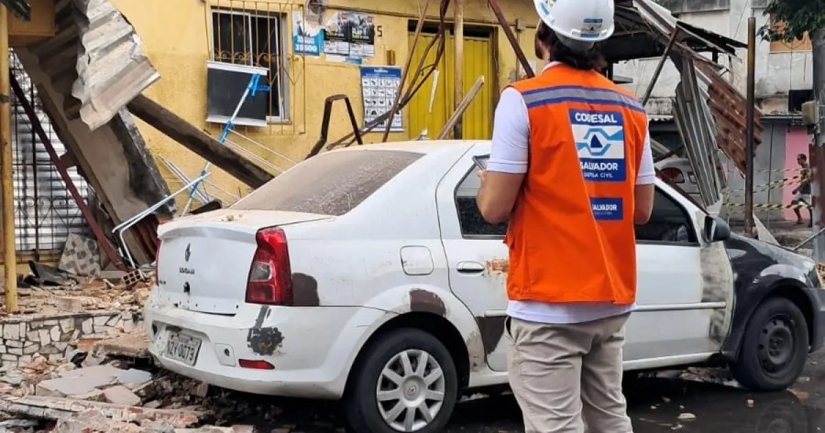 Ribeira: varanda de casa desaba e atinge uma pessoa