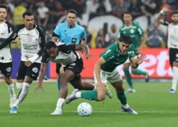 Com dois jogadores a menos, Corinthians arranca empate do Palmeiras