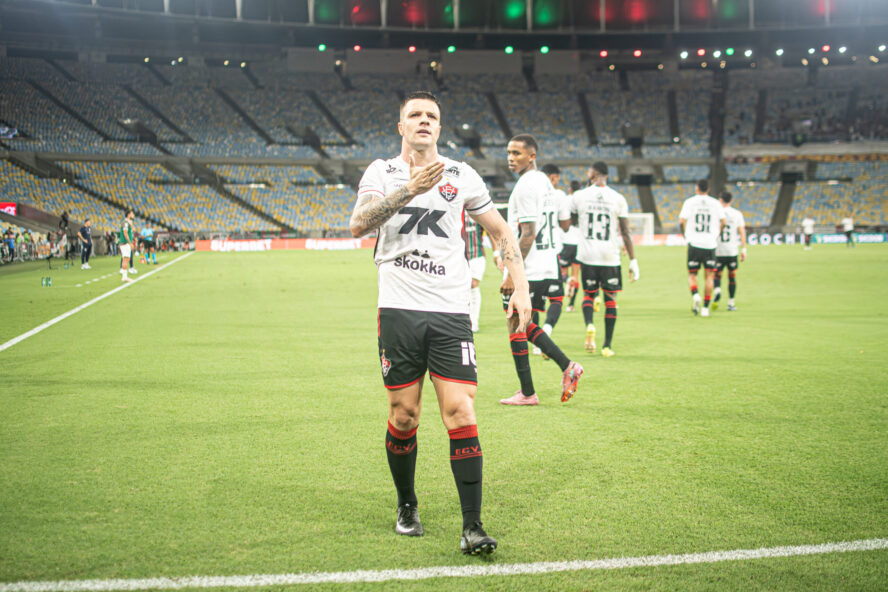 Flu sai na frente, Vitória vira, mas cede o empate no Maracanã