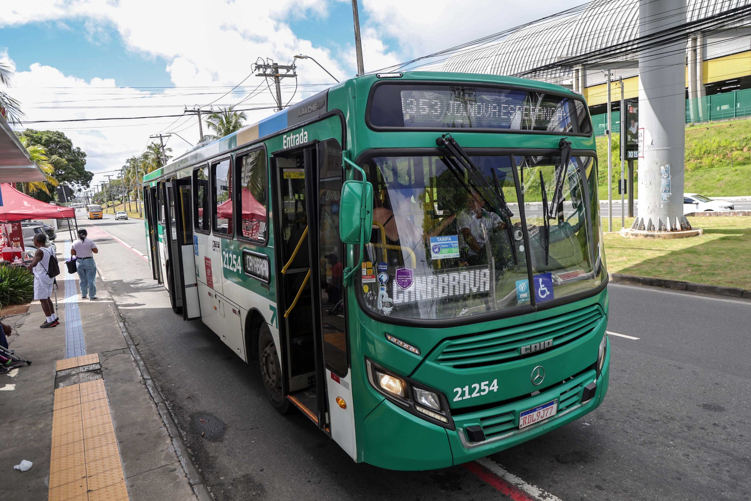 Novas linhas de ônibus melhoram mobilidade no Trobogy e Canabrava