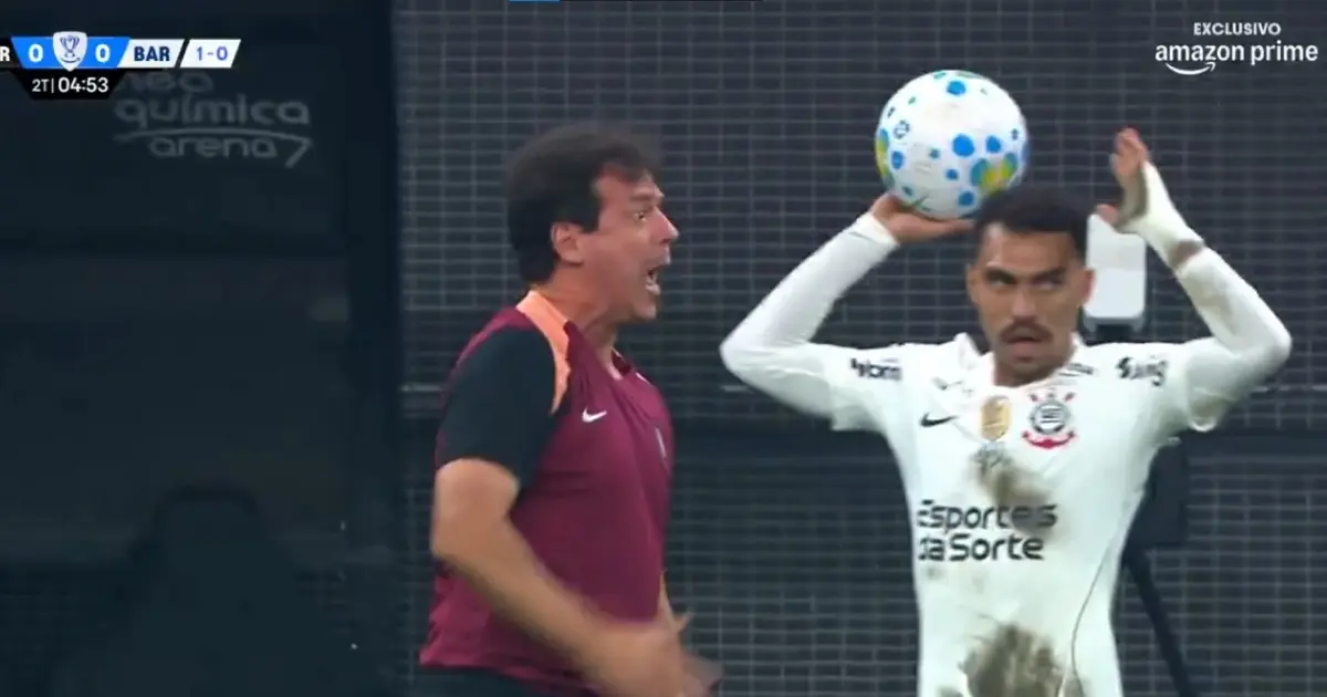 Gabriel Paulista discute com Diniz em campo, mas técnico vê reação positiva no Corinthians: “Passou a jogar melhor”