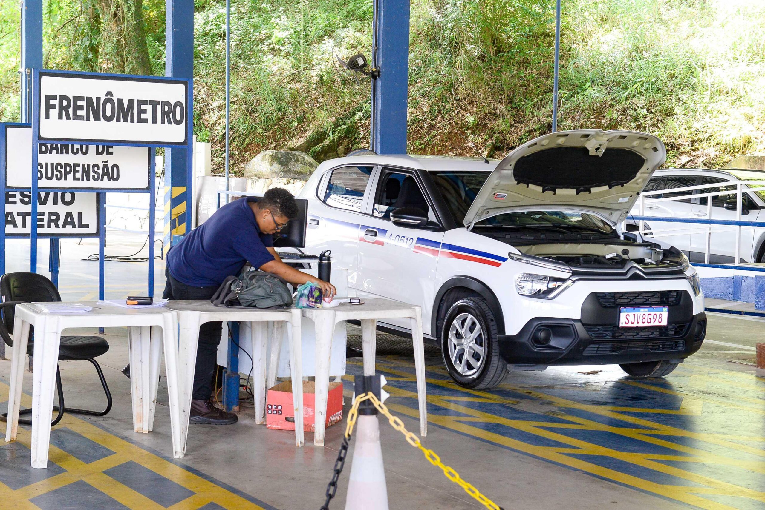 Mais de 4,4 mil taxistas e profissionais de transportes especiais já passaram por vistoria descentralizada em Salvador