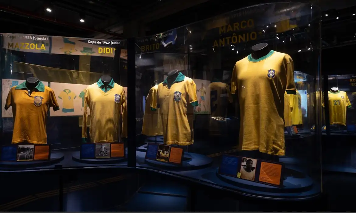 Futebol: exposição conta a história da camisa canarinho
