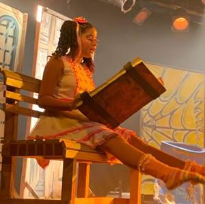 “A Menina Que Roubava Lixo” retorna ao Teatro Módulo com fantasia, música e reflexão sobre meio ambiente