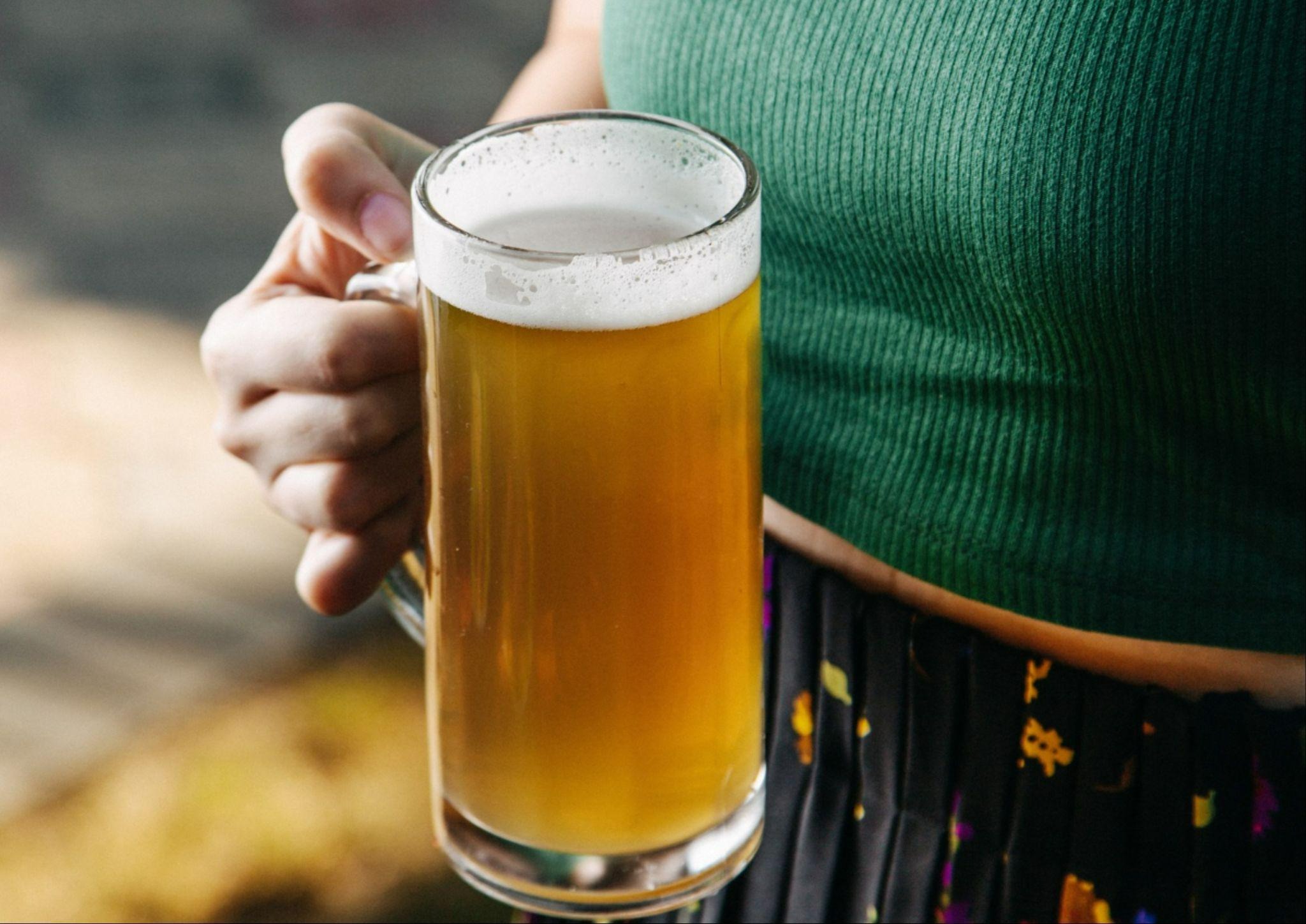 Consumo de álcool pode agravar sintomas da endometriose e acelerar progressão da doença