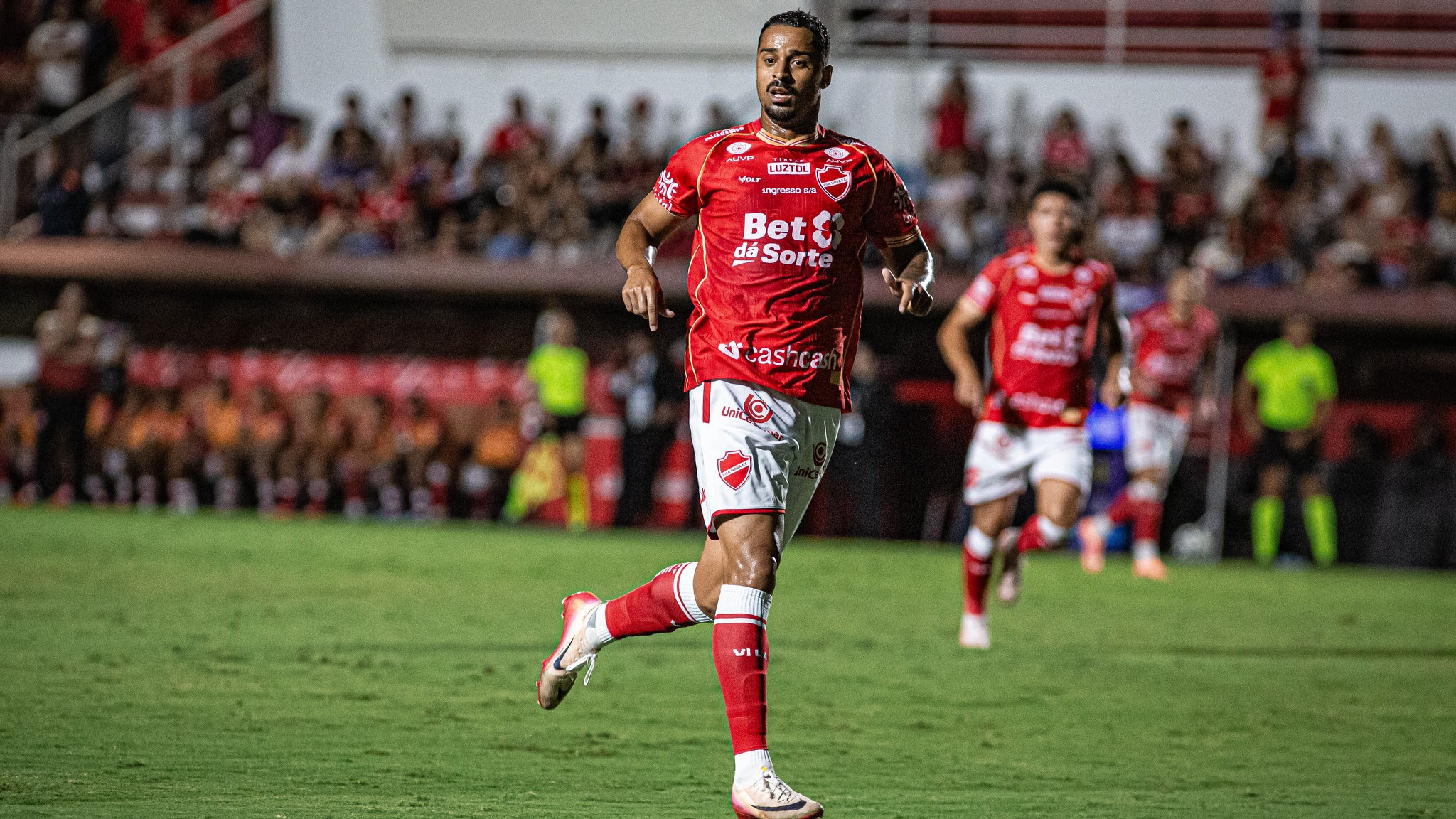Guilherme Dellatorre valoriza vitória do Vila Nova e destaca experiência na luta pelo acesso