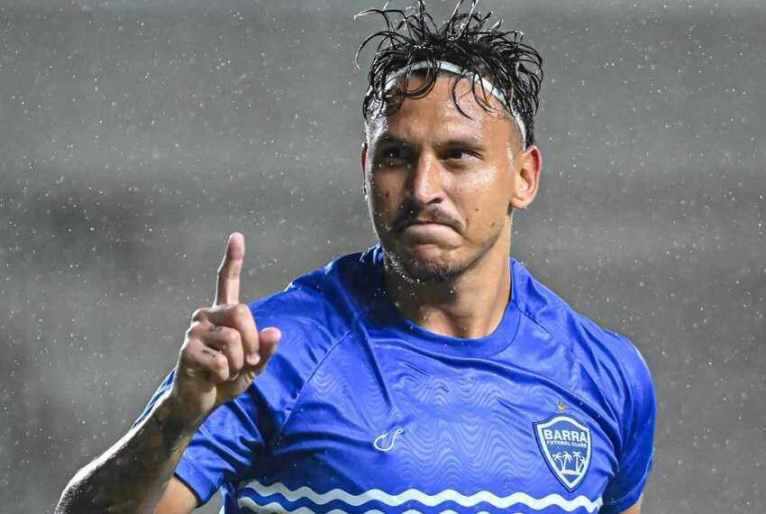 Artilheiro do Barra em 2026, Warley valoriza série invicta antes de confronto contra o Corinthians