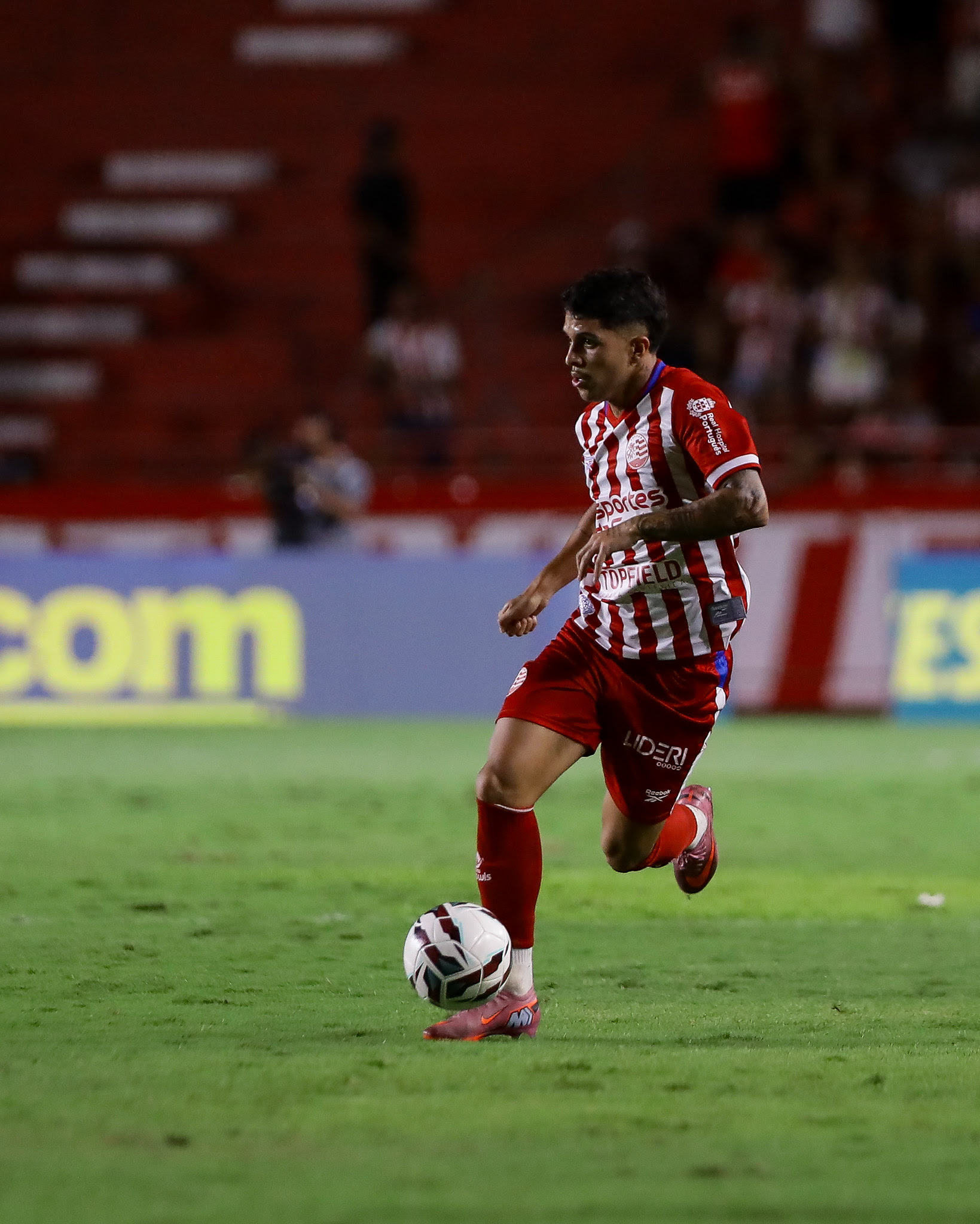 Felipe Cardoso valoriza série invicta do Náutico na Série B: “Elenco forte”