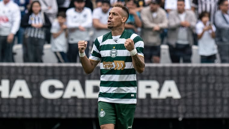 Após atuação de gala e segundo doblete na Série A, Breno Lopes vê Coritiba focado para sequência: “Pés no chão”
