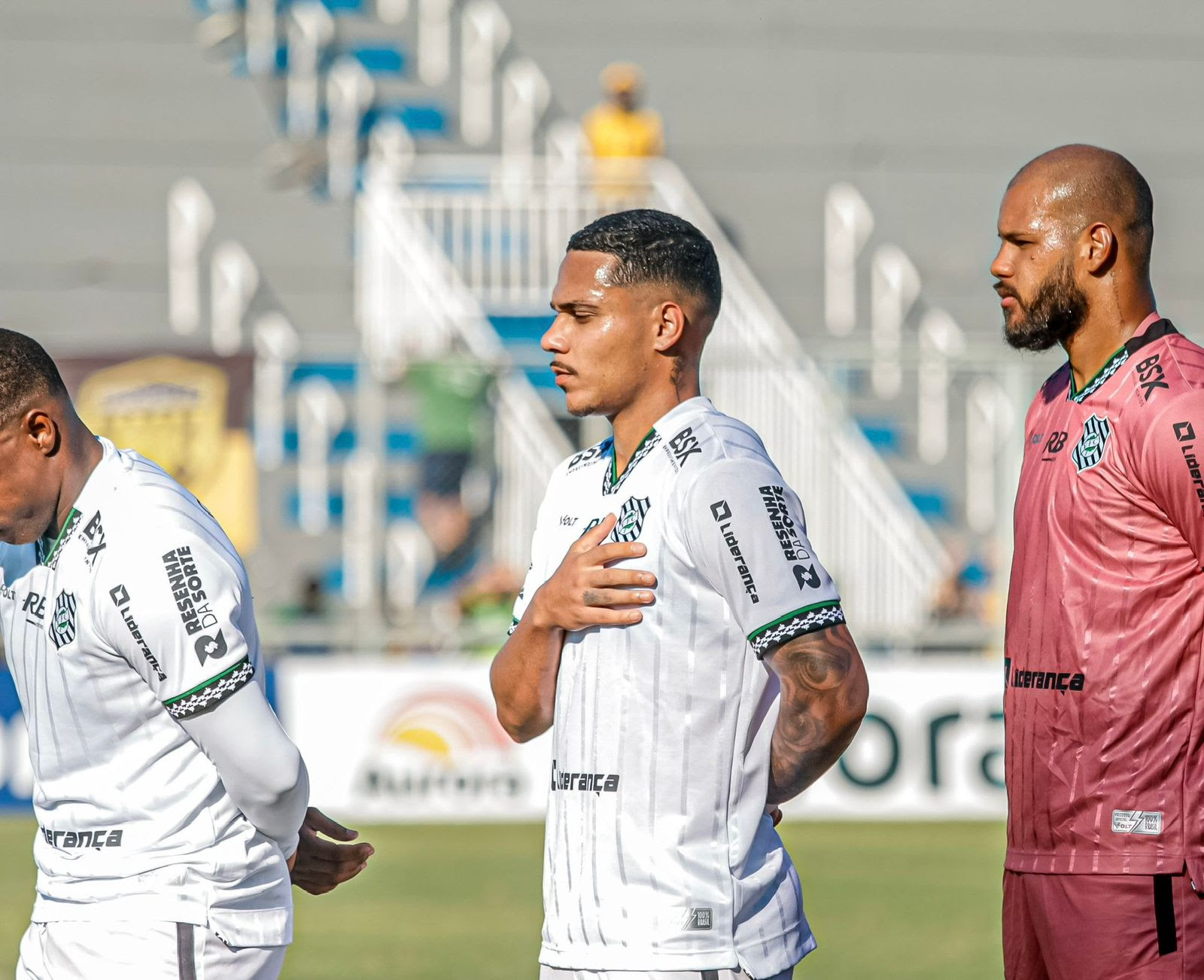 Após vitória diante do líder, Lucas Alves valoriza sequência como titular do Figueirense e mira G-8 da Série C