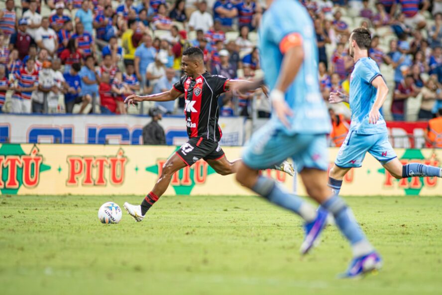 Vitória vence de virada o Fortaleza e fica próximo do título da Copa do Nordeste