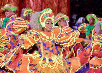 Com arquibancadas lotadas, 17º Campeonato de Quadrilhas Juninas da Bahia encerra com premiação da grande campeã estadual