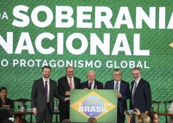 “Brasil não abaixa a cabeça”, diz Durigan ao defender soberania e Pix