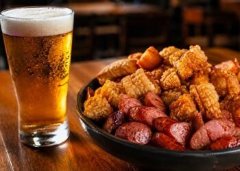 Cerveja e futebol: saiba como harmonizar os principais estilos com petiscos e churrasco
