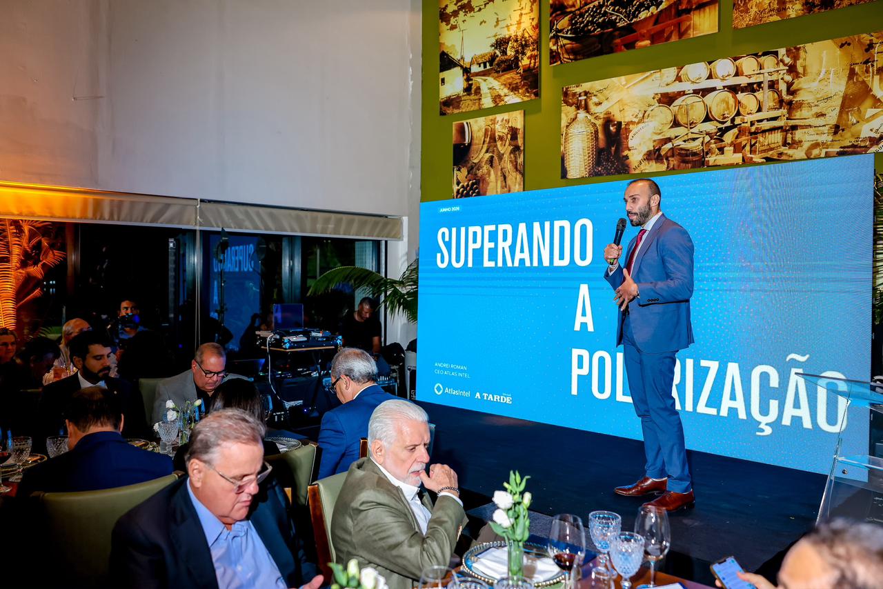 Diálogos que Transformam estreia com casa cheia e análise de Andrei Roman sobre os desafios do Brasil em 2026