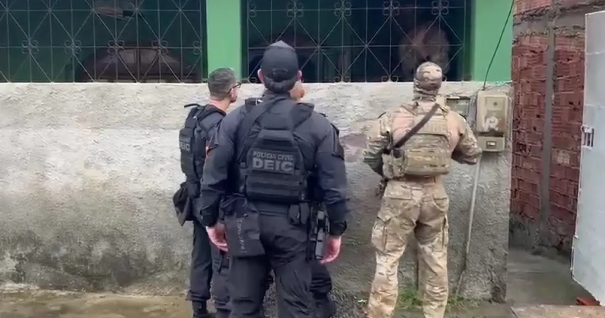 Lauro de Freitas: integrante do Baralho do Crime é preso após fazer companheira e filhos reféns