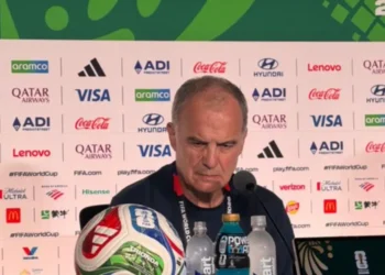 Marcelo Bielsa se irrita após eliminação do Uruguai e dispara: “Vamos logo com isso!”