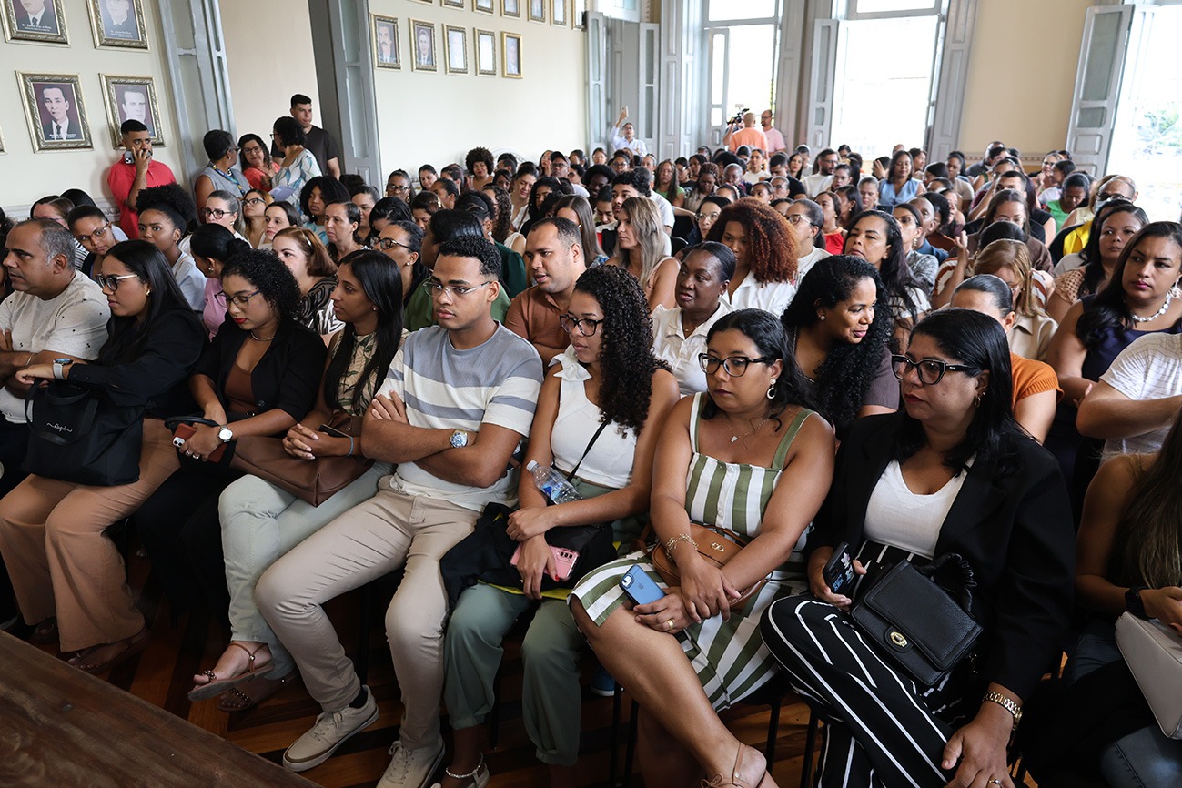Mais de 600 professores convocados em apenas um ano na segunda maior cidade da Bahia