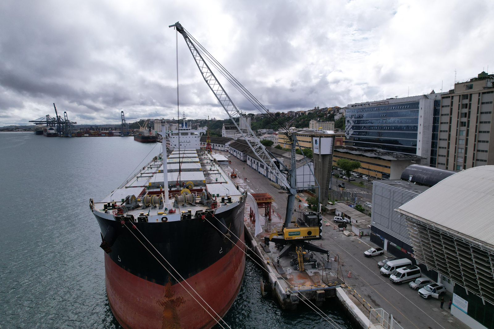 Investimentos em infraestrutura ampliam movimentação de granéis no Porto de Salvador