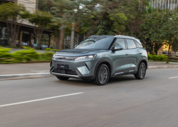 BYD apresenta o Atto 2: o primeiro SUV compacto híbrido plug-in flex da marca no mundo