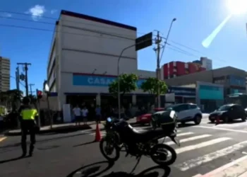 Pituba: motociclista morre após batida com ônibus