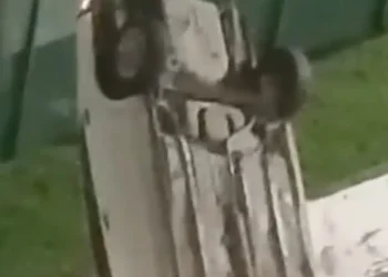 Carro despenca do Viaduto dos Rodoviários