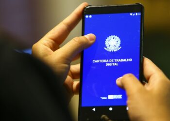 Mercado de trabalho formal cresce 3,6%; serviço público puxa alta
