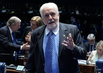 Jaques Wagner entrega cargo de líder do governo, mas nega irregularidades com o Banco Master