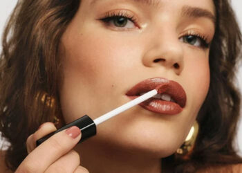 Avon destaca maquiagens em tons terrosos e fechados para o inverno