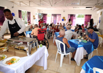 Abrigo Dom Pedro II celebra 139 anos com almoço especial para idosos