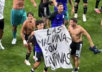 Argentina pode ser punida pela Fifa após exibir faixa sobre as Malvinas