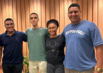 Equipe formada por ex-alunos da rede pública da Bahia busca apoio para representar o Brasil em competição internacional de robótica no Canadá