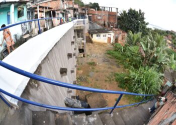 Prefeitura entrega pacote com 12 obras de contenção no Alto da Terezinha e chega a 607 encostas protegidas em Salvador