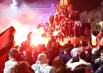 Adolescente morre durante comemoração de vitória da França contra Marrocos na Copa do Mundo