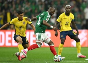 México bate Equador e avança às oitavas de final da Copa