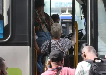 Rodoviários do Rio participam de audiência de conciliação