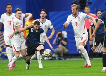 Argentina vira em cima da Inglaterra e vai a final contra a Espanha