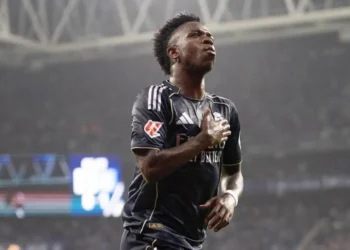 Real Madrid dá prazo final para renovação de Vini Jr. e futuro do brasileiro fica indefinido