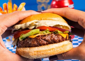 Zevo Burger chega a Salvador com proposta de resgatar a tradição das hamburguerias clássicas